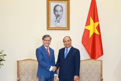 Vietnam aboga por fomentar lazos con Laos en mecanismos internacionales
