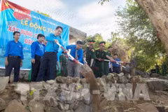Se erige en isla vietnamita de Tho Chu torre de la bandera 