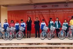 Entregan bicicletas para estudiantes pobres de la región norteña de Vietnam
