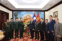 Felicita Vietnam al Ejército Popular de Laos por el 70 aniversario de su fundación