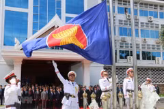 Izan bandera de la ASEAN en Laos para celebrar 52 años de su fundación