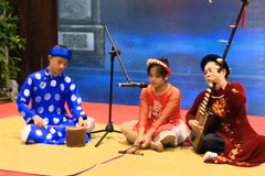 Signos positivos para canto folklórico vietnamita de Ca Tru