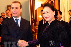 Dialogan presidenta del Parlamento de Vietnam y primer ministro de Rusia