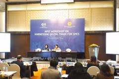 En Hanoi seminario sobre el fomento de comercio digital para empresas pequeñas y medianas