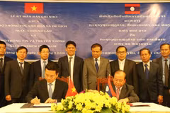 Firman Vietnam y Laos documento de cooperación en sector informativo 