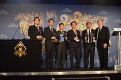 Recibe billetera electrónica de Viettel Laurel de Oro en Premios Internacionales de Negocios