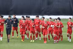 Estimula premier vietnamita al equipo nacional de fútbol antes de su partido decisivo contra Yemen