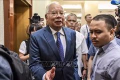 Ordenan a exprimer ministro de Malasia pagar 400 millones de dólares de impuestos