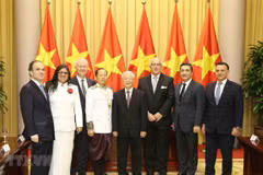 Recibe máximo dirigente de Vietnam a nuevos embajadores extranjeros 