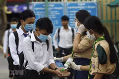 Camboya reabre centros comerciales y tiendas tras un mes