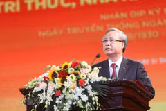 Promueve Vietnam papel de intelectuales, científicos y artistas en desarrollo nacional