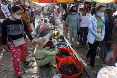 Camboya aumenta producción de fideos instantáneos en medio de brote de COVID-19