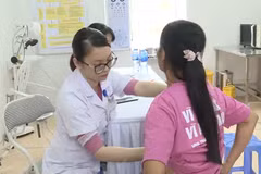 Vietnamitas enfermas de cáncer de mama se acercan a tratamiento moderno