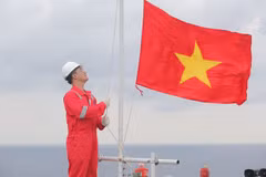 Ceremonia de izamiento de bandera de empresa vietnamita establece récord