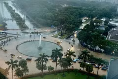 Lluvias torrenciales inundan la capital de Indonesia