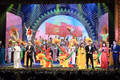 Efectúan programa artístico con motivo del 70º aniversario de la liberación de Hanoi