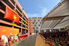 El 5 de septiembre, en todo el país las escuelas celebran solemnemente la ceremonia de inauguración del nuevo año escolar 2024-2025. (Foto: Vietnam+)