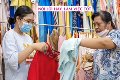 La tienda "Ao dai de cero dong" tiene diversos modelos para que las mujeres elijan (Fuente: phunuvietnam.vn)