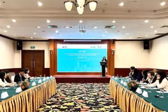 Mai Thi Dieu Huyen, representante del Consejo de Mujeres Empresarias de Vietnam, pronuncia el discurso de apertura de la conferencia. (Fuente: VNA)