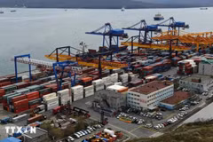 El puerto de Vladivostok en la región del Lejano Oriente de Rusia. (Foto: AFP/VNA)
