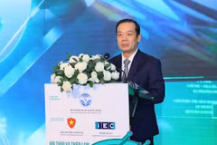 El viceministro de Información y Comunicaciones Pham Duc Long pronuncia un discurso en el evento (Fuente: VNA)