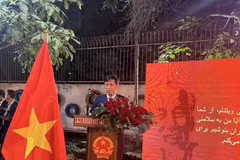El embajador vietnamita, Luong Quoc Huy, habla en la ceremonia (Fuente: VNA)