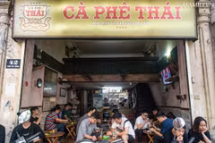 Un siglo de conservación del café tostado en leña en Hanoi 