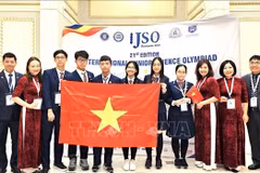 La delegación de estudiantes vietnamitas en la 21 Olimpiada Internacional de Ciencias Juveniles (IJSO) en Rumanía. (Fuente: VNA)
