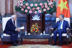 El presidente de Vietnam, To Lam y el vicepresidente de la Comisión Europea (CE) Josep Borrell Fontelles. (Fuente: VNA)