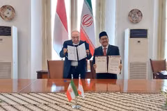 En la firma de un acuerdo de cooperación para garantizar la calidad de los productos halal entre los gobiernos de Indonesia e Irán. (Foto: antaranews.com)
