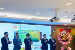 En la ceremonia de lanzamiento de la plataforma (Fuente: nhandan.vn(