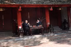 El presidente de Vietnam, Luong Cuong, y el rey de Camboya, Norodom Sihamoni, disfrutan del té vietnamita en el Templo de la Literatura. (Fuente: VNA) 