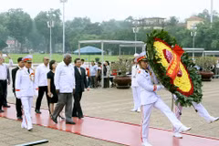 [Fotos] Delegación parlamentaria cubana rindió tributo póstumo al Presidente Ho Chi Minh