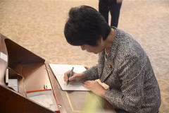 [Fotos] Embajada de Vietnam en Japón abre libro de condolencias por deceso del presidente Tran Dai Quang