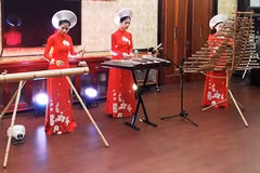 Ao dai: vietnamitas siguen la moda pero mantienen las raíces