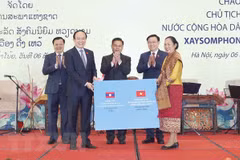 Presidente del Parlamento vietnamita ofrece banquete dedicado a su par laosiano