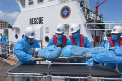 Socorritas de Vietnam rescatan a marinero filipino en el mar por urgencia médica