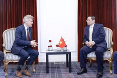 Primer ministro de Vietnam se reúne con secretario nacional del Partido Comunista Francés