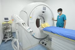 Ponen en marcha nuevo hospital para tratamiento del COVID-19 en Hanoi