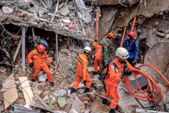 Miles de fallecidos por desastres y COVID-19 en Indonesia desde principios de 2021