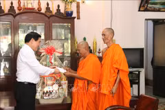 Felicitan a comunidad Khmer en Vietnam con motivo de su fiesta tradicional