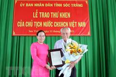 Presidente vietnamita honra a filántropo de 98 años de edad 