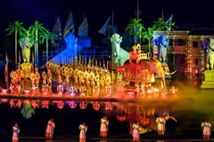 Festival de linternas ilumina ciudad antigua vietnamita 