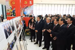 Celebran en Hanoi exposición fotográfica en saludo a XIII Congreso Nacional del Partido Comunista de Vietnam
