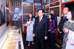 Dirigente vietnamita visita área dedicada al presidente Ho Chi Minh en China