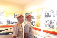 Exhiben imágenes, documentos y artefactos sobre la compaña de Dien Bien Phu