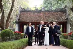 Amplias actividades de presidente del Parlamento finlandés en Hanoi y Bac Ninh