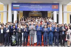 Presidente parlamentario de Bulgaria visita Universidad Nacional de Hanoi