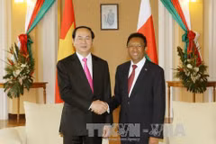 Presidente de Vietnam dialoga con su homólogo de Madagascar