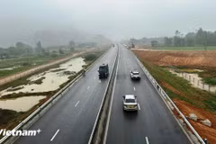 Vehículos circulando en la autopista Mai Son-Carretera Nacional 45. (Foto: Vietnam+) 